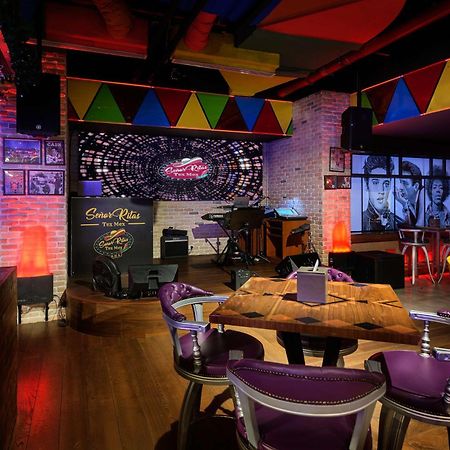 Hotel Doubletree By Hilton Doha - Al Sadd Zewnętrze zdjęcie The interior of a typical Hard Rock Cafe