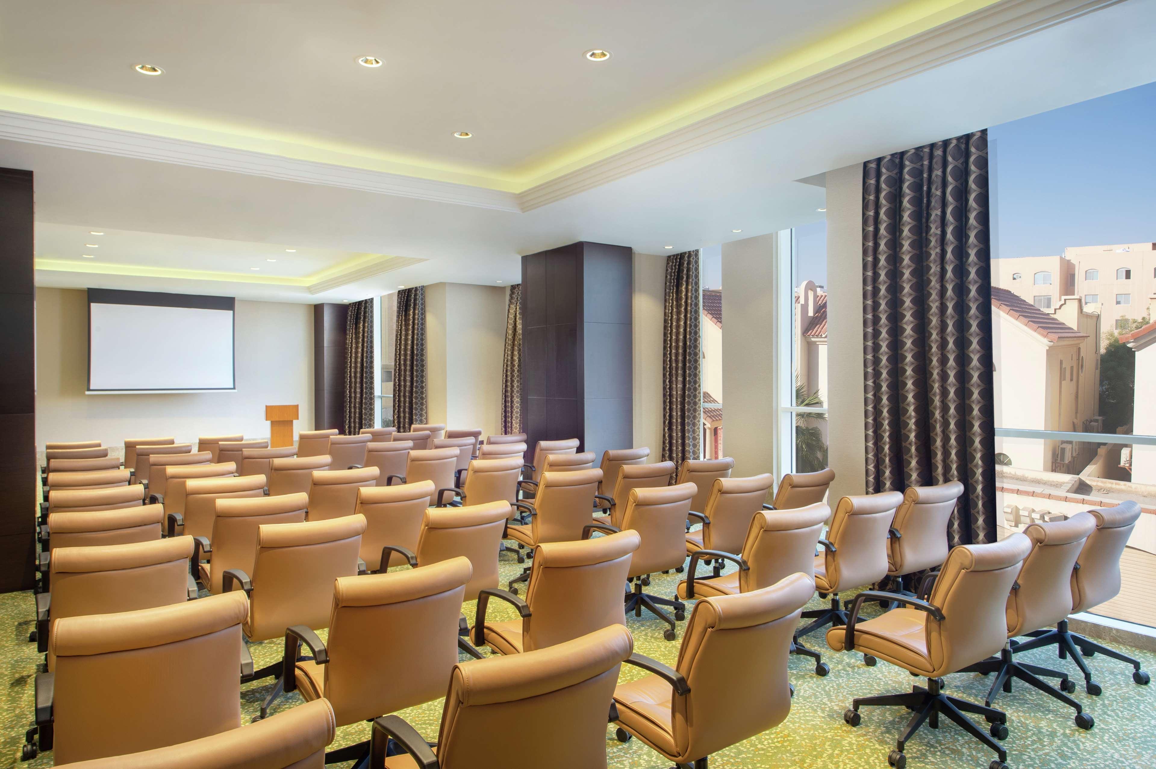 Hotel Doubletree By Hilton Doha - Al Sadd Zewnętrze zdjęcie Meeting room