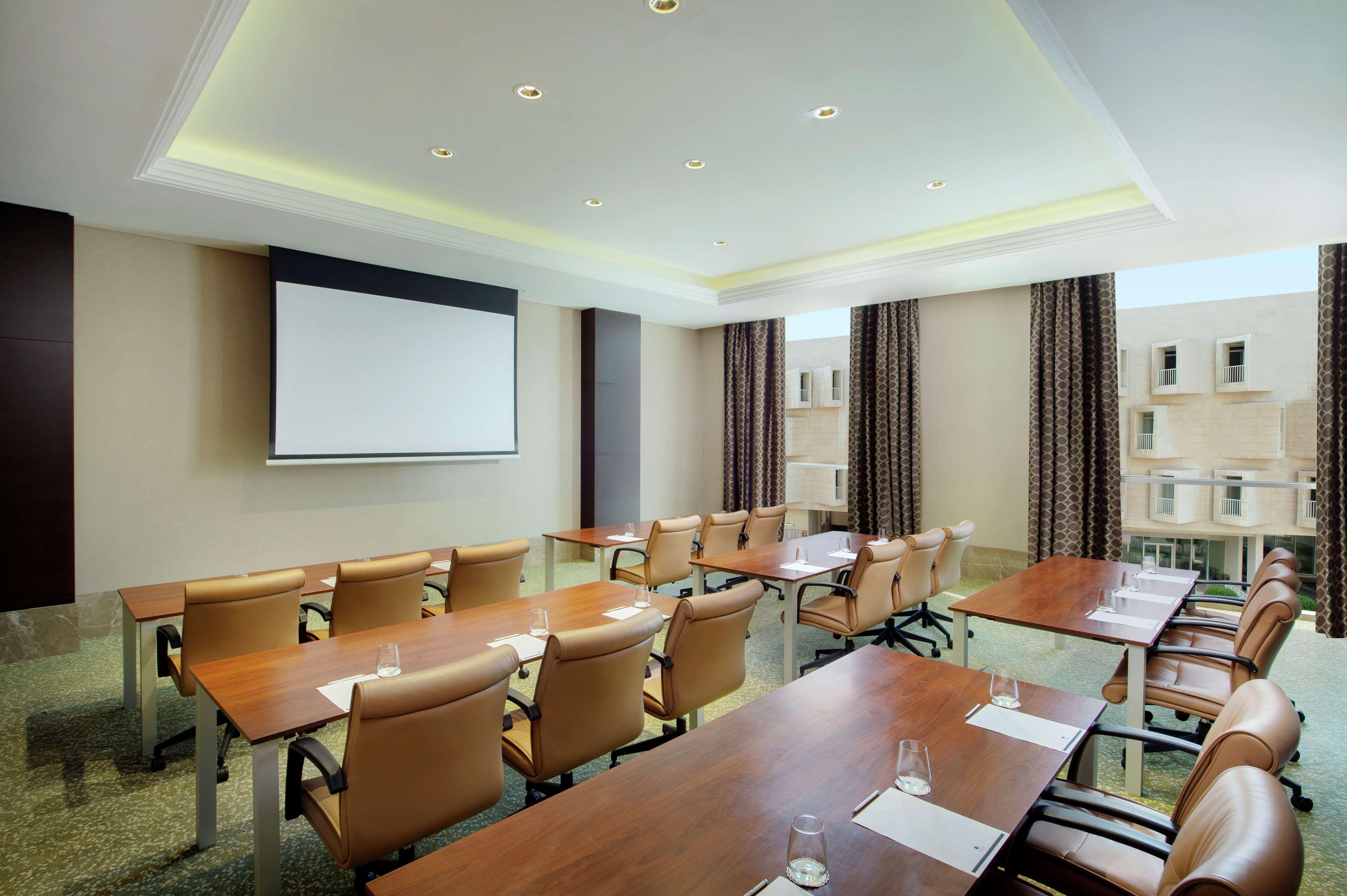 Hotel Doubletree By Hilton Doha - Al Sadd Zewnętrze zdjęcie Meeting room