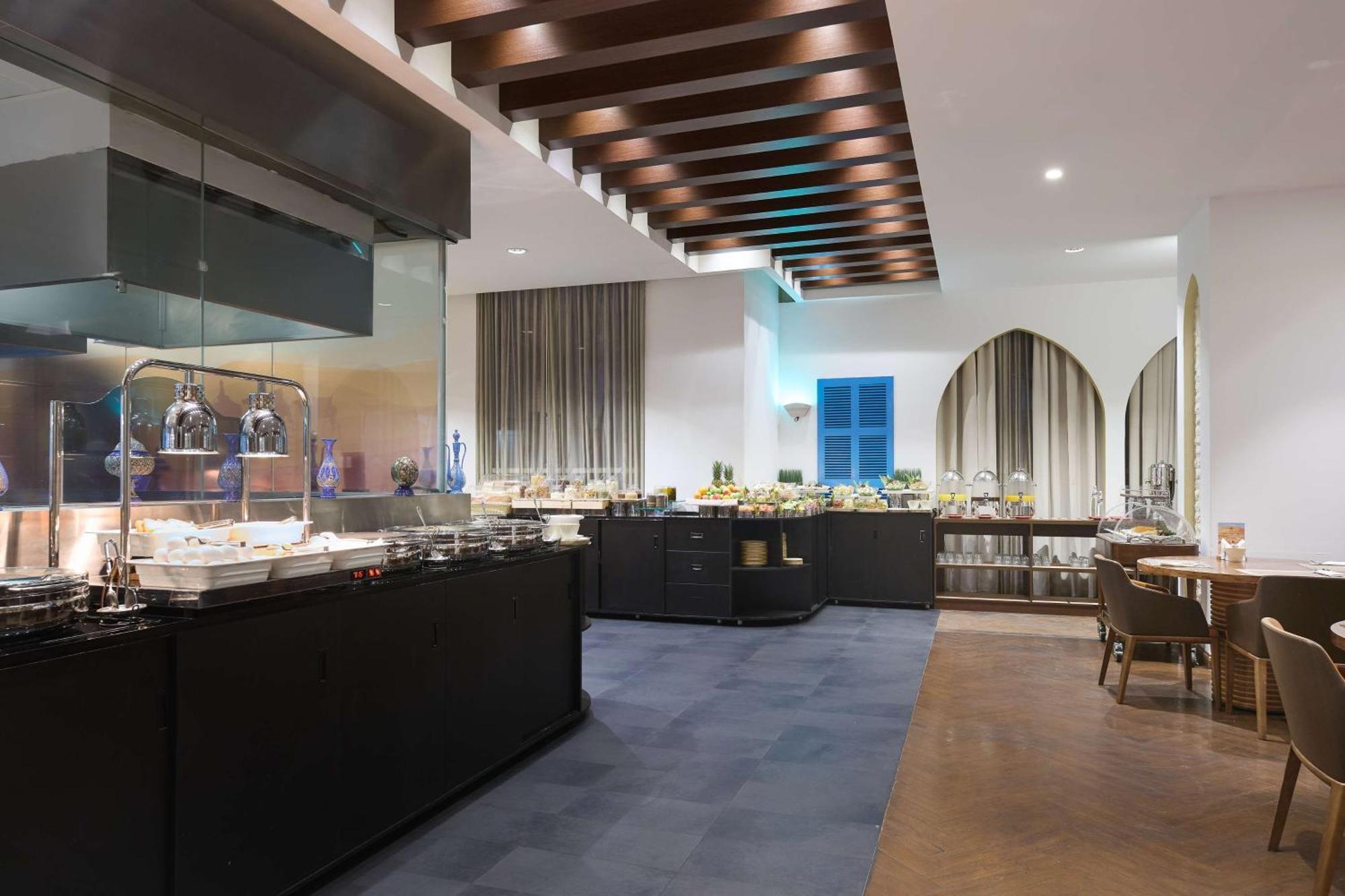 Hotel Doubletree By Hilton Doha - Al Sadd Zewnętrze zdjęcie The Club at Dubai International Airport